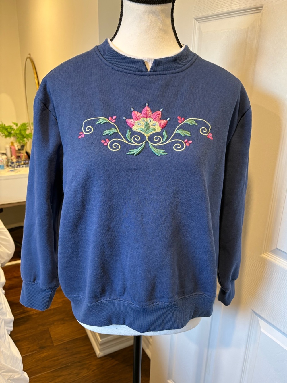 Vintage Pembrook Embroidered Floral Sweatshirt Crewneck Cottagecore Medium
